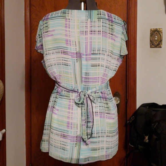 Dress Barn Size 18/20 flutter cap sleeve blouse - Picture 2 of 3